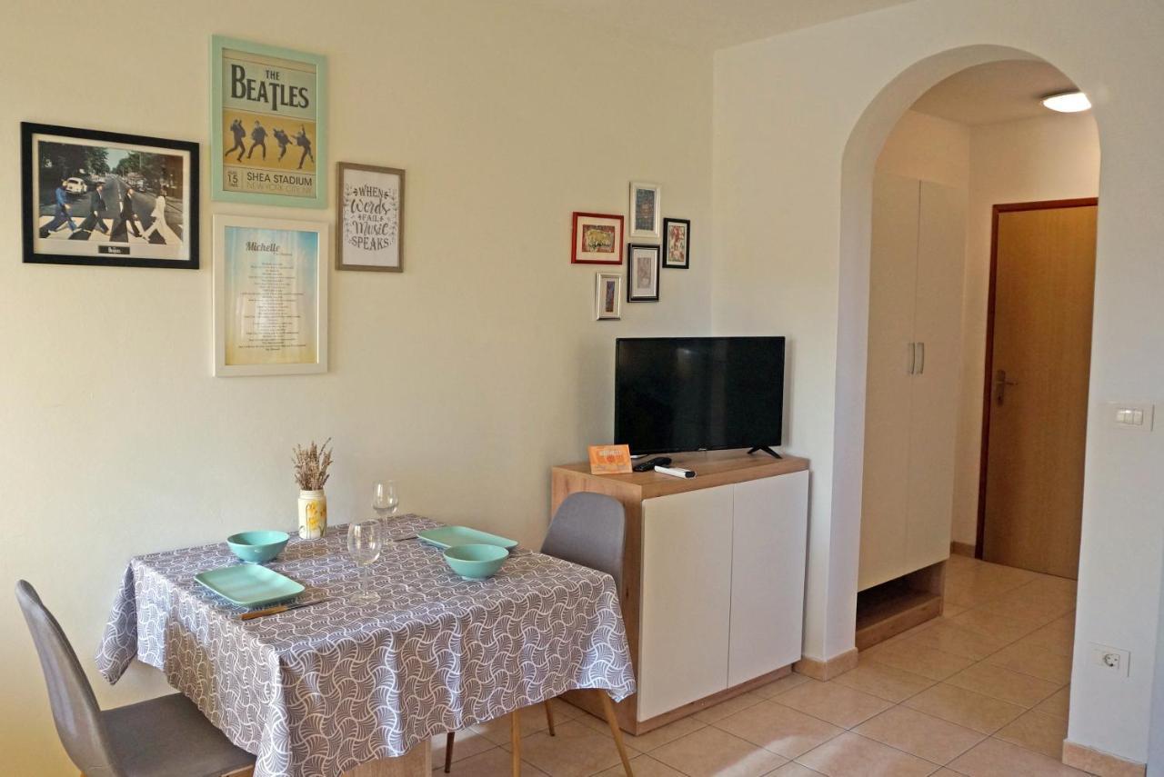 Studio Apartment Michelle - Intermezzo With Sea View غاباس المظهر الخارجي الصورة