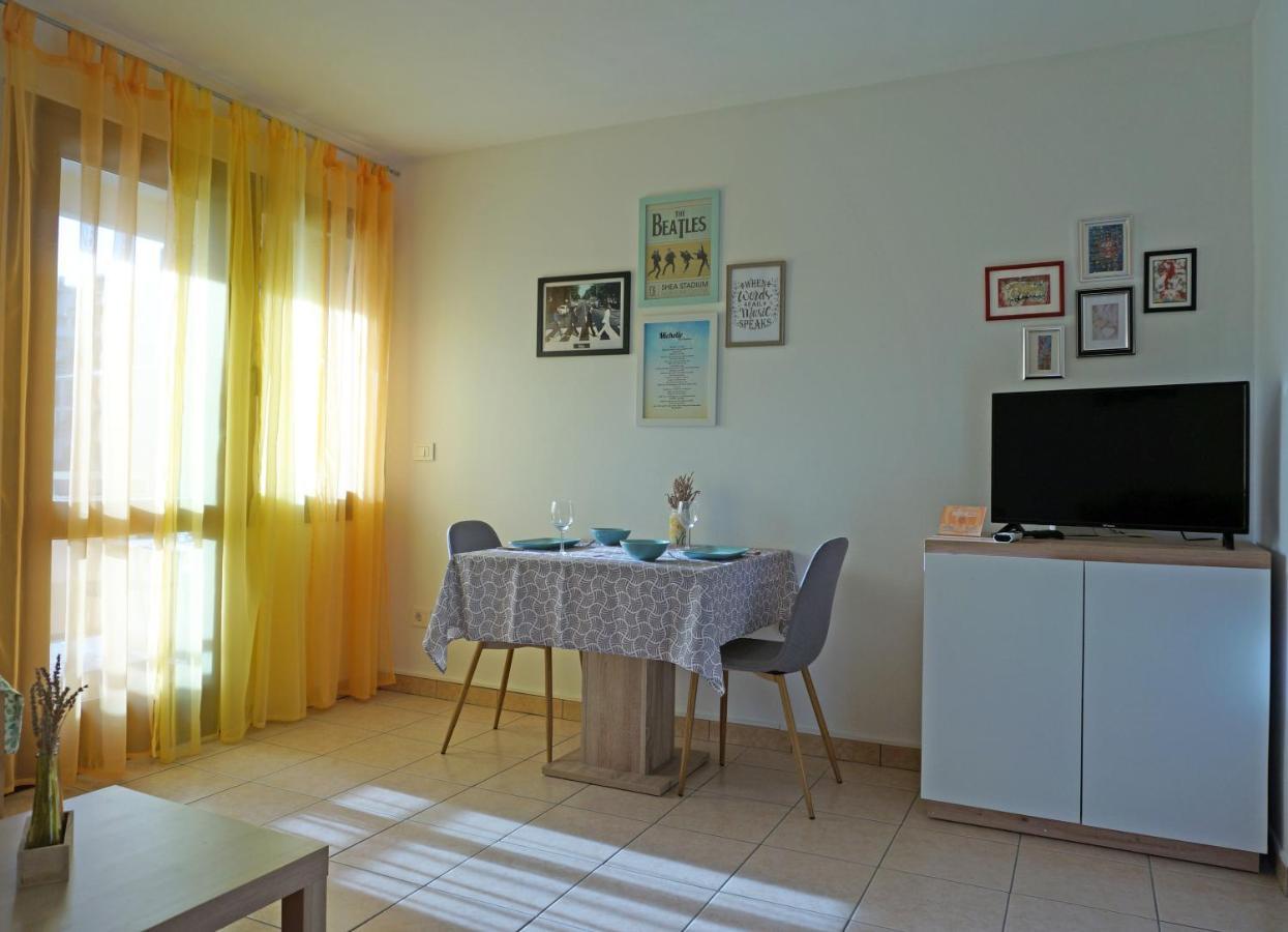 Studio Apartment Michelle - Intermezzo With Sea View غاباس المظهر الخارجي الصورة