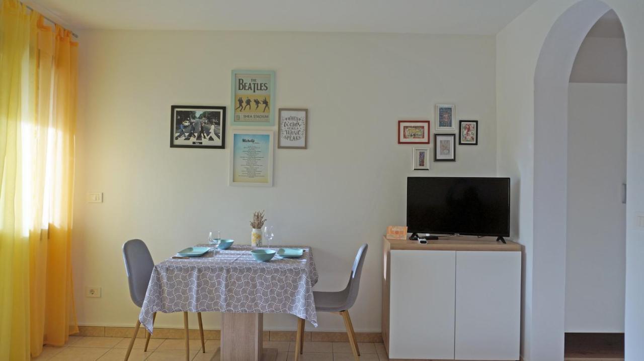 Studio Apartment Michelle - Intermezzo With Sea View غاباس المظهر الخارجي الصورة